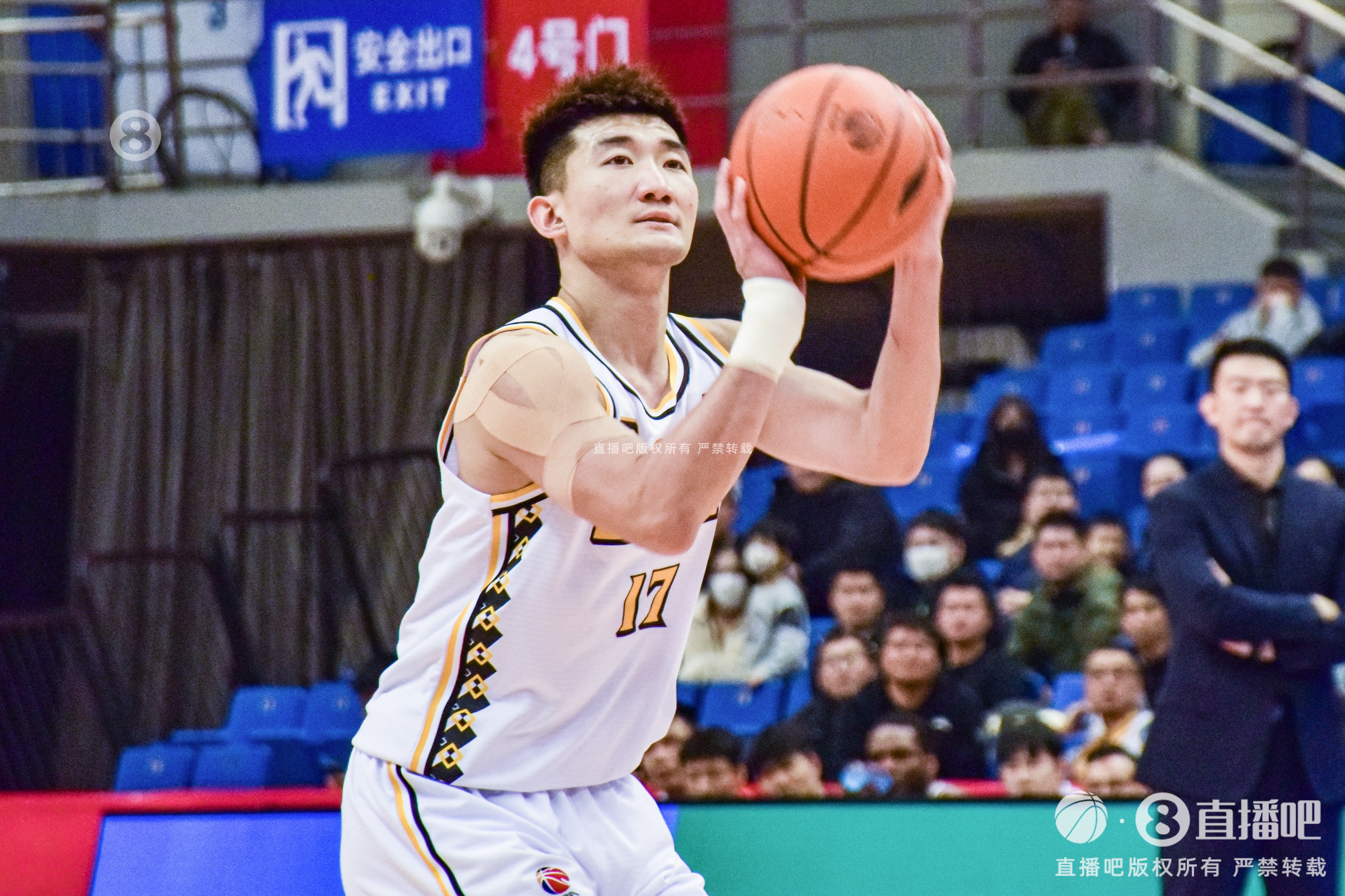 廣廈官方:孫銘徽遭遇右跟骨骨折 休戰(zhàn)4周